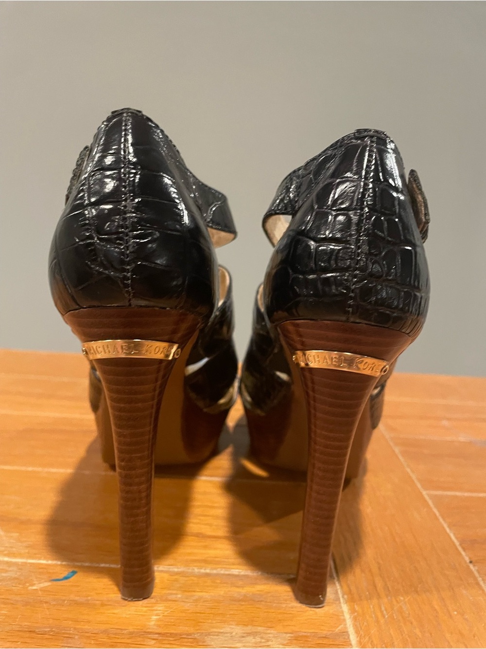 Michael Kors Women's Black Croc Leather Heels - Size 7 Worn One Time. - Picture 3 of 6